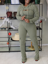 Indiebeautie – Set aus einfarbigem, kurzem Hoodie und Cargo-Jumpsuit